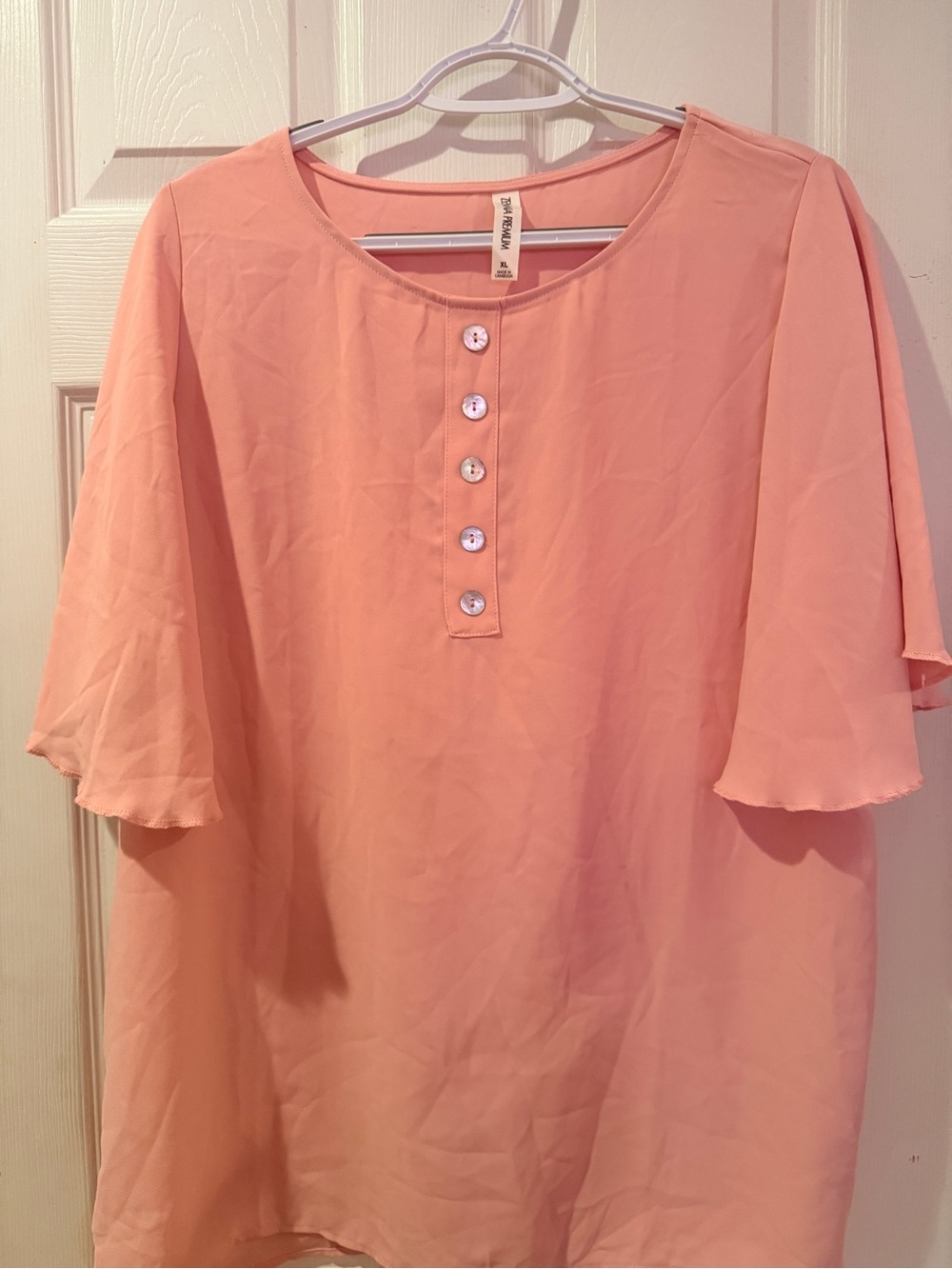 T Tahari Peach Button-Front Flutter Sleeve Blouse